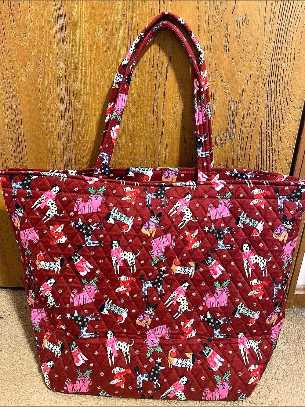 NWT Vera Bradley Essential Grand Tote Holiday Hounds Tote in Red & Pink